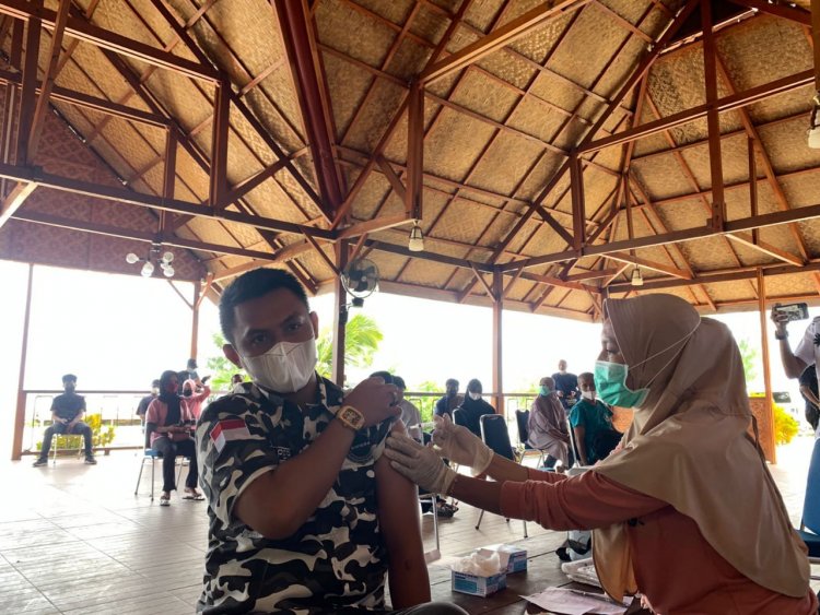 Ormas Bapera  Bersama Polres  Wakatobi Gelar Vaksinasi Merdeka