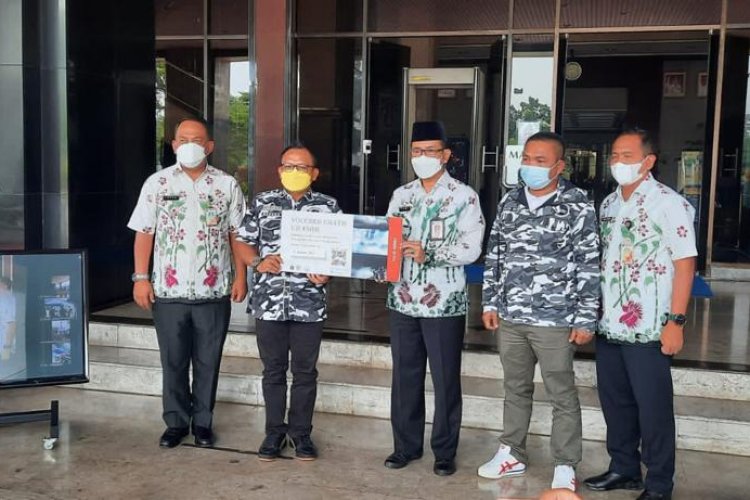 Penyerahan Simbolis Dibukanya Pelayanan Uji Emisi Gratis Hasil Kolaborasi Bapera Dan Pemkot Jakarta Barat