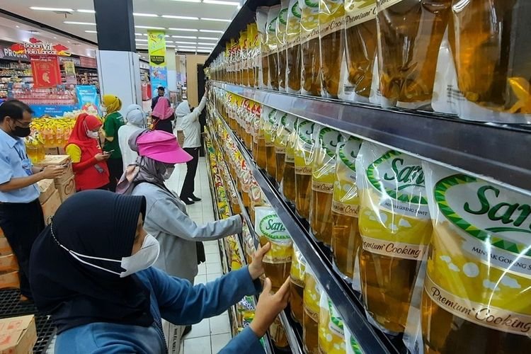 Daftar Toko Selain Indomaret Dan Alfamart yang Jual Minyak Goreng Murah Rp 14 ribu