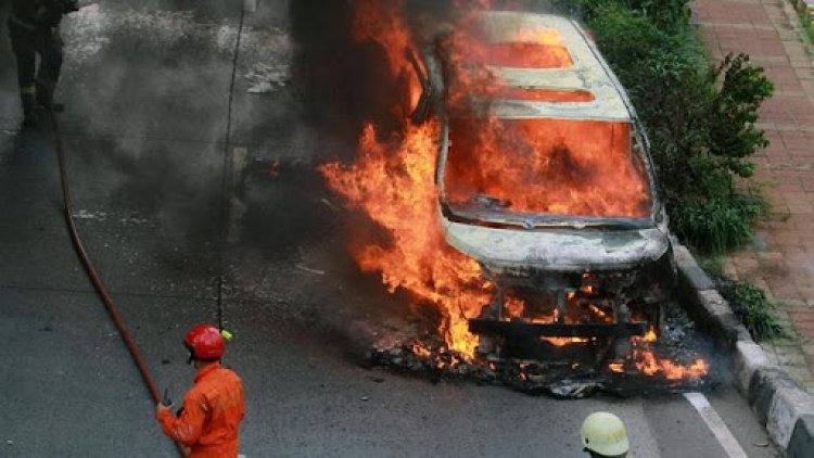 Mobil Tabrak Separator Busway Hingga Terbakar di Senen Sebabkan 2 Orang Tewas