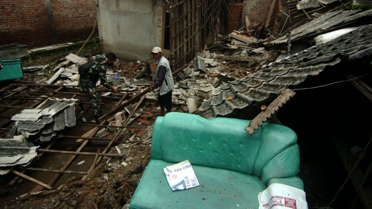 Bencana Tanah Gerak Terjang Tegal, Puluhan Rumah Rusak, 6 Ambruk