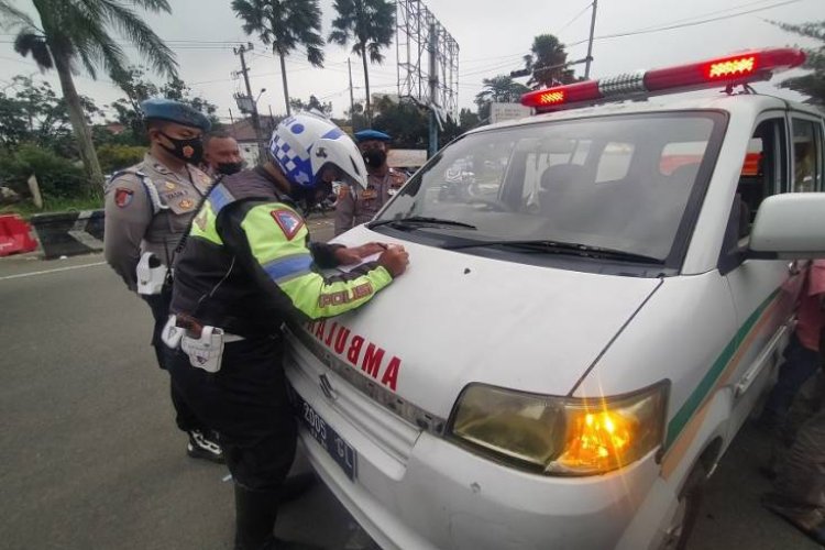 Polisi Ungkap Fakta Baru Mobil Ambulans Bawa Wisatawan Terobos One Way Puncak