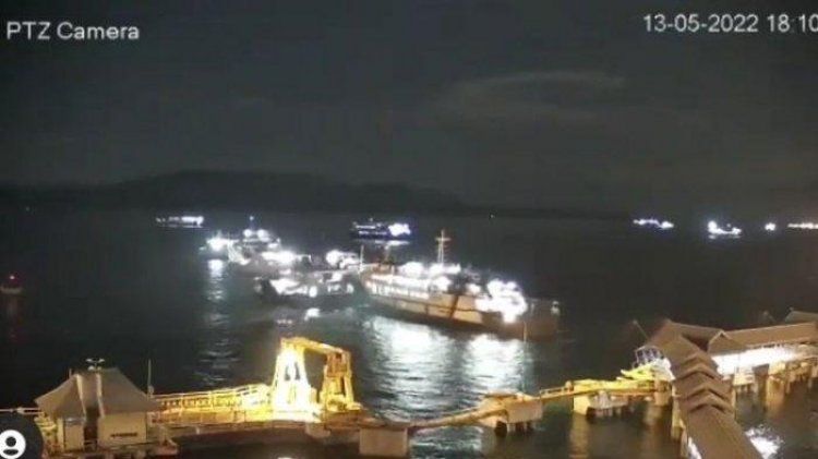 Viral Video Detik Detik Tabrakan Kapal Di Ketapang, Terjadi Benturan Keras, Penumpang Teriak Histeris
