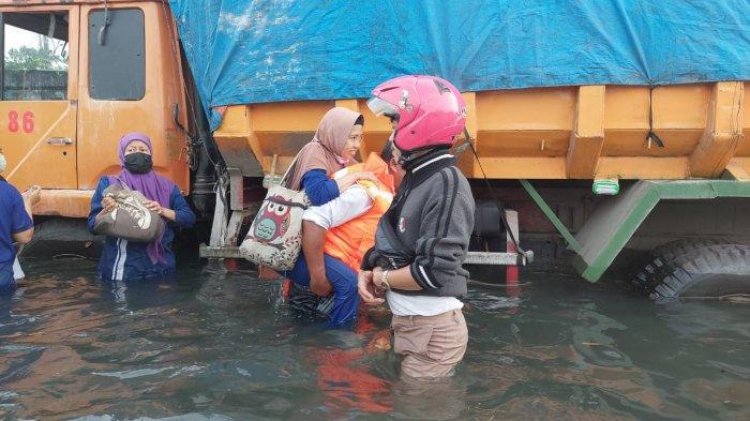 Semarang Dilanda Banjir Rob, Polisi Pastikan Tidak Ada Korban Jiwa