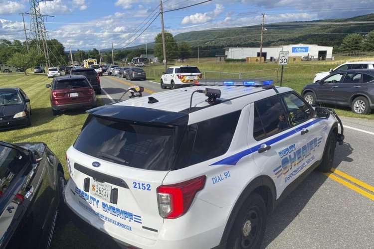 3 Tewas, Polisi Pun Terluka  Dalam Penembakan Di Smithburg AS