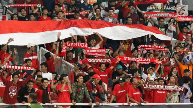 Supporter Indonesia Nyalakan Flare, PSSI Khawatir Tak Diizinkan Lagi Jadi Tuan Rumah