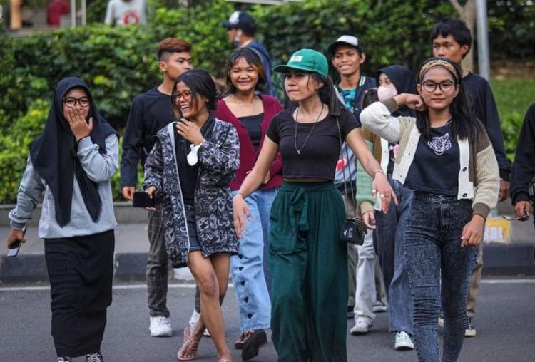 Viral! "Citayam Fashion Week", Fenomena Adu Outfit ABG Di Sudirman