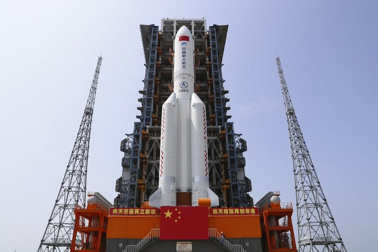 Roket Milik China Akan Jatuh Ke Bumi! Apakah Berbahaya?