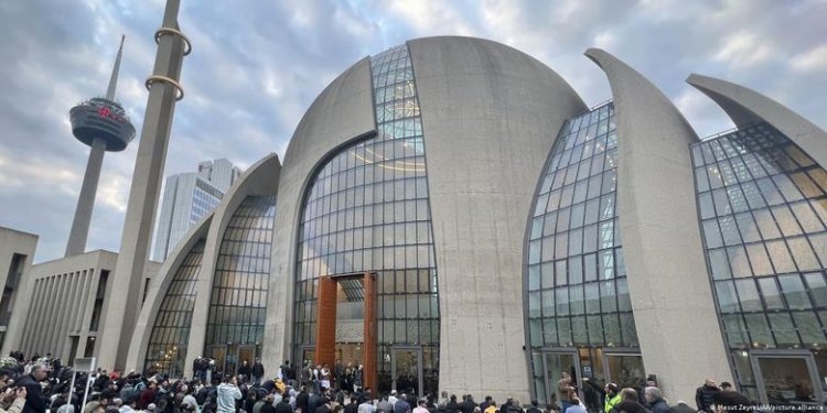 Pertama Kalinya, Masjid Terbesar di Jerman Kumandangkan Azan Sampai ke Luar Gedung
