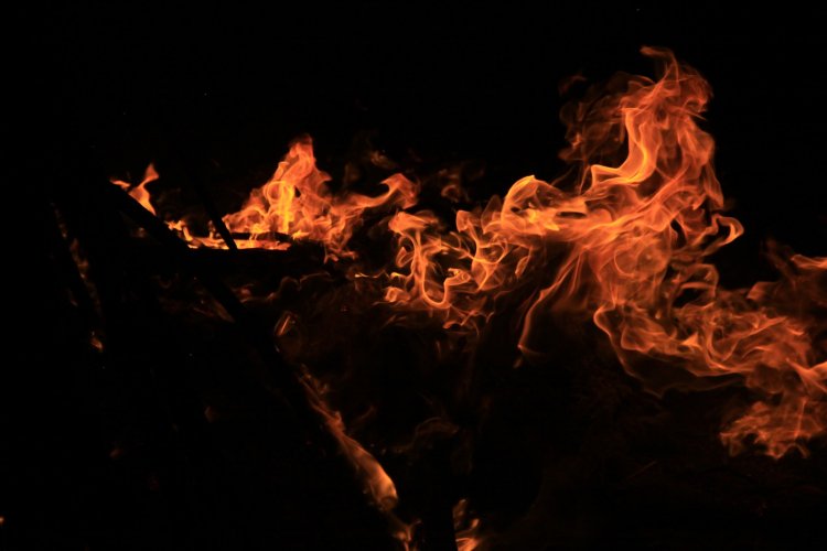 Pasutri Asal Surabaya Ditemukan Hangus Terbakar Di Kamar Mandi, Diduga Bunuh Diri