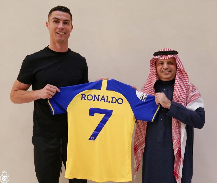 Resmi! Cristiano Ronaldo Gabung Di Al Nassr Hingga 2025