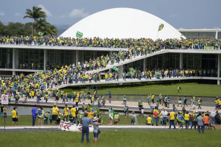 Brasil Dilanda Kerusuhan, Ribuan Pendemo Kepung Istana Negara