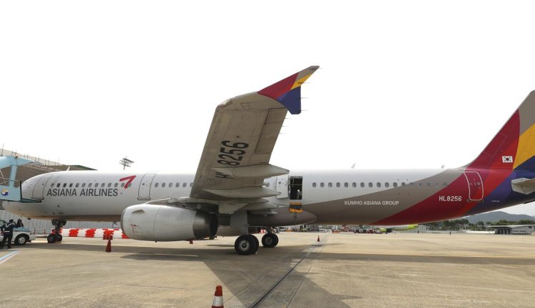 Viral! Penumpang Asiana Airlines Buka Pintu Darurat Saat Dalam Penerbangan