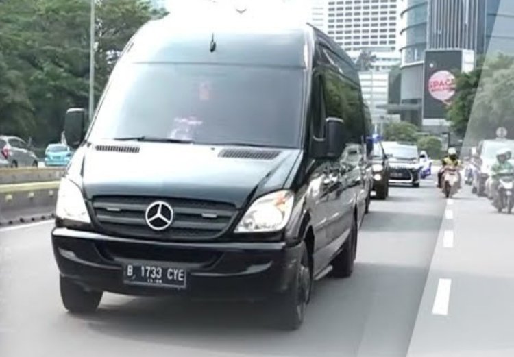 Pelat Mobil Surya Paloh Diduga Bodong, Polisi Buka Suara