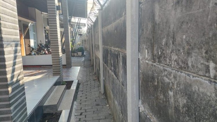 Heboh Ini Kondisi Rumah Cluster Yang tertutup Tembok Di Bekasi
