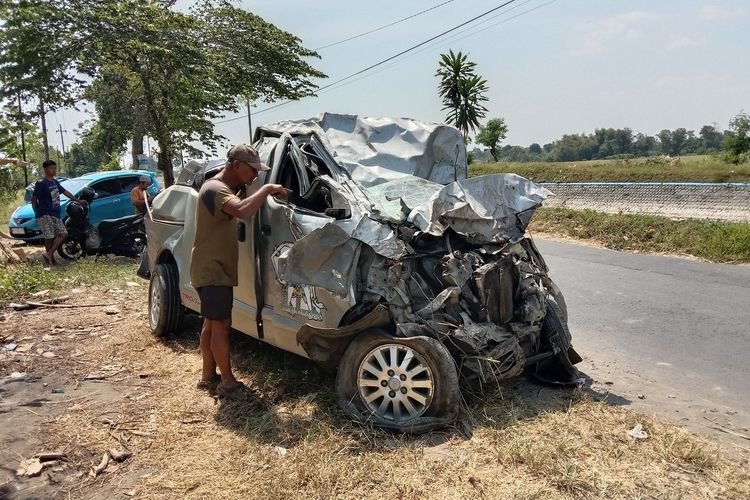 Kronologi Kecelakaan Kereta Vs Mobil di Jombang, 1 Keluarga Tewas
