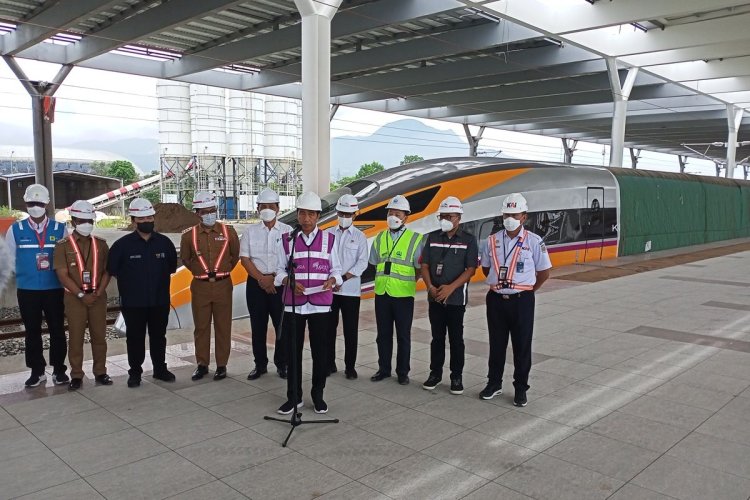 Luhut: Jokowi Resmikan Kereta Cepat Jakarta-Bandung 9 September 2023