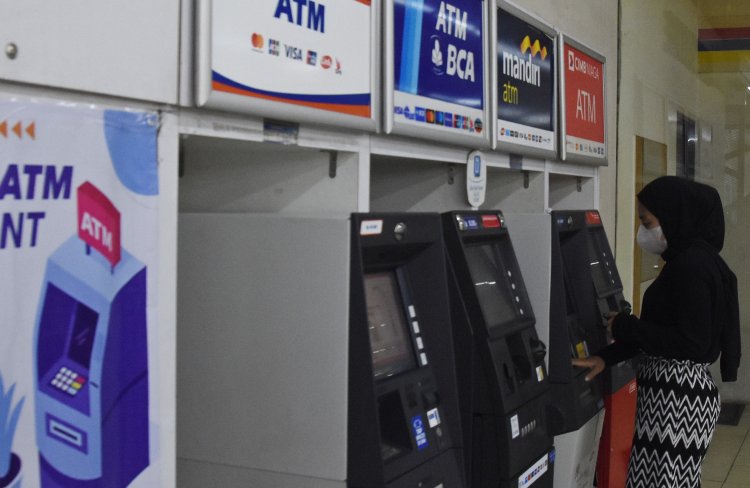 Tips Aman Menggunakan ATM