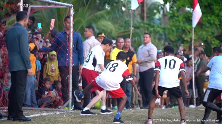 Jokowi Main Bola Pake Nomor 23, Netizen: Kalo Ga Paslon Nomor 2, Ya nomor 3