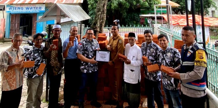 DPD BAPERA Aceh Salurkan Bantuan 3.500 Batu Bata Kepada Korban Kebakaran di Lueng Bata