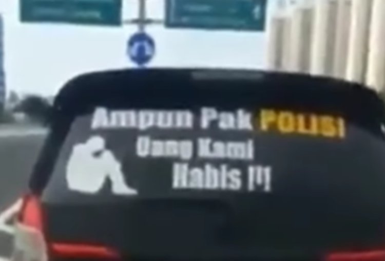 Lihat Mobil Pasang Stiker Sindiran, Polisi Kesal Hingga Tilang Berujung Cekcok