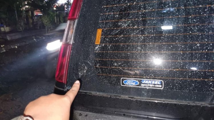 Viral Pemotor Pukul Kaca Mobil Hingga Pecah, Polisi Selidiki Pelaku