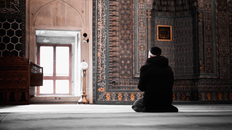 Doa Setelah Sholat Qobliyah Subuh Lengkap dengan Terjemahannya