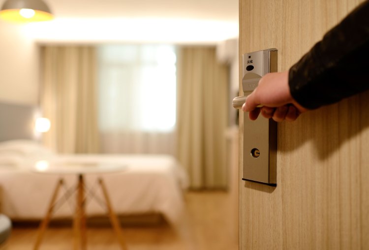 Viral Pasangan Sejoli Kepergok Telanjang di Kamar Hotel Oleh Petugas Kebersihan