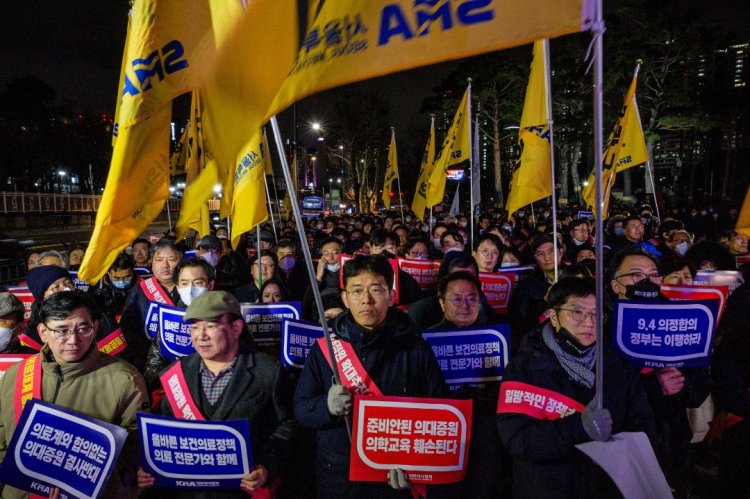 Ribuan Dokter di Korea Selatan Lakukan Aksi Mogok Kerja Massal, Operasi Pasien Dibatalkan