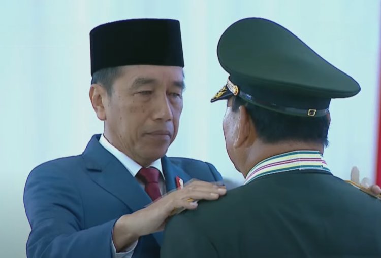 Presiden Jokowi Resmi Berikan Prabowo Gelar Jenderal TNI Kehormatan Bintang 4
