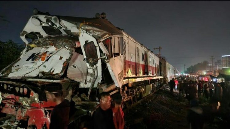 Kereta Api Tabrak Truk Mogok di Sergai, Sopir Kabur Masinis Luka-luka