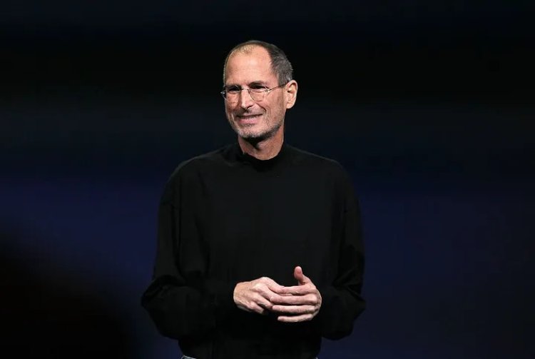 Wow! Kartu Nama dengan Tanda Tangan Bos Apple Steve Jobs Laku Rp2,8 Miliar