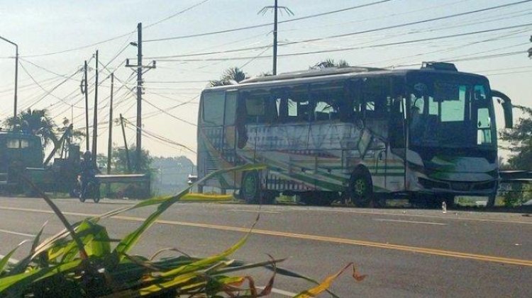 Kecelakaan Maut, Truk Tabrak Bus Rombongan Halal Bihalal, 2 Orang Tewas, 10 Luka-luka